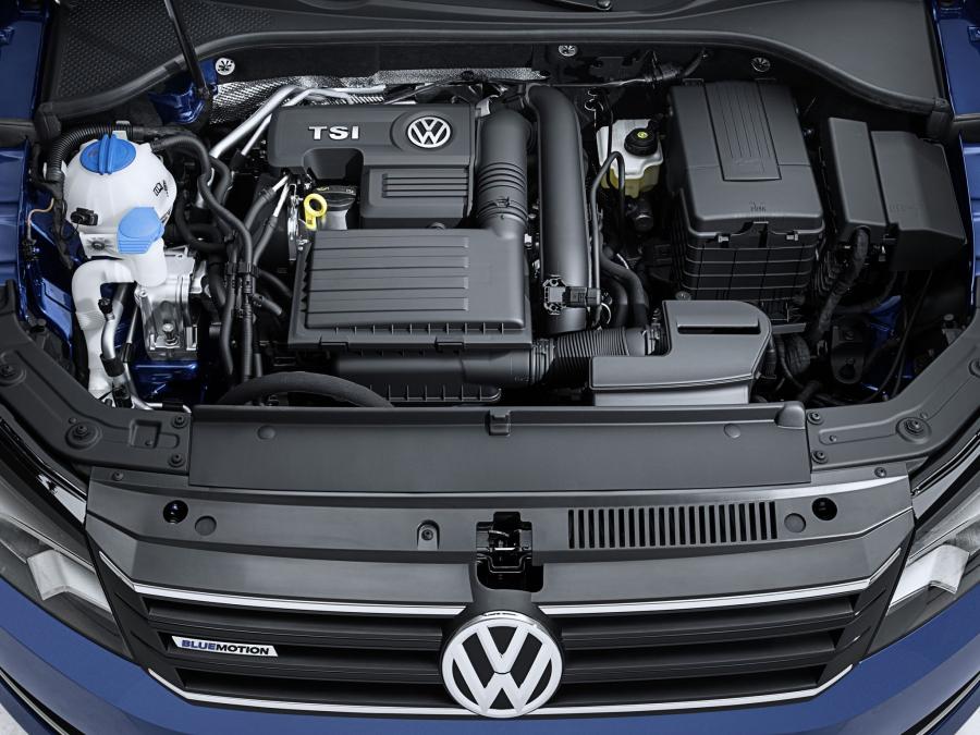  Volkswagen Passat BlueMotion Concept 2014 года  (фото 4 из 7)
